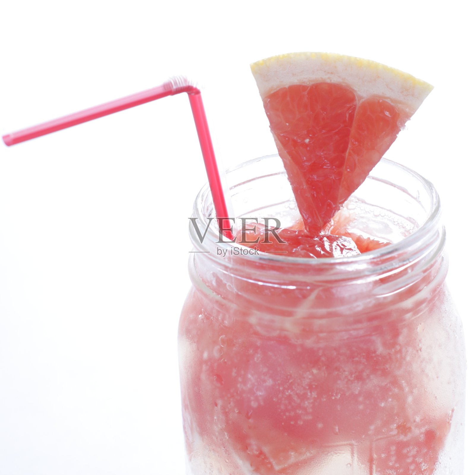 新鲜的红宝石柚子和苏打与拷贝空间照片摄影图片