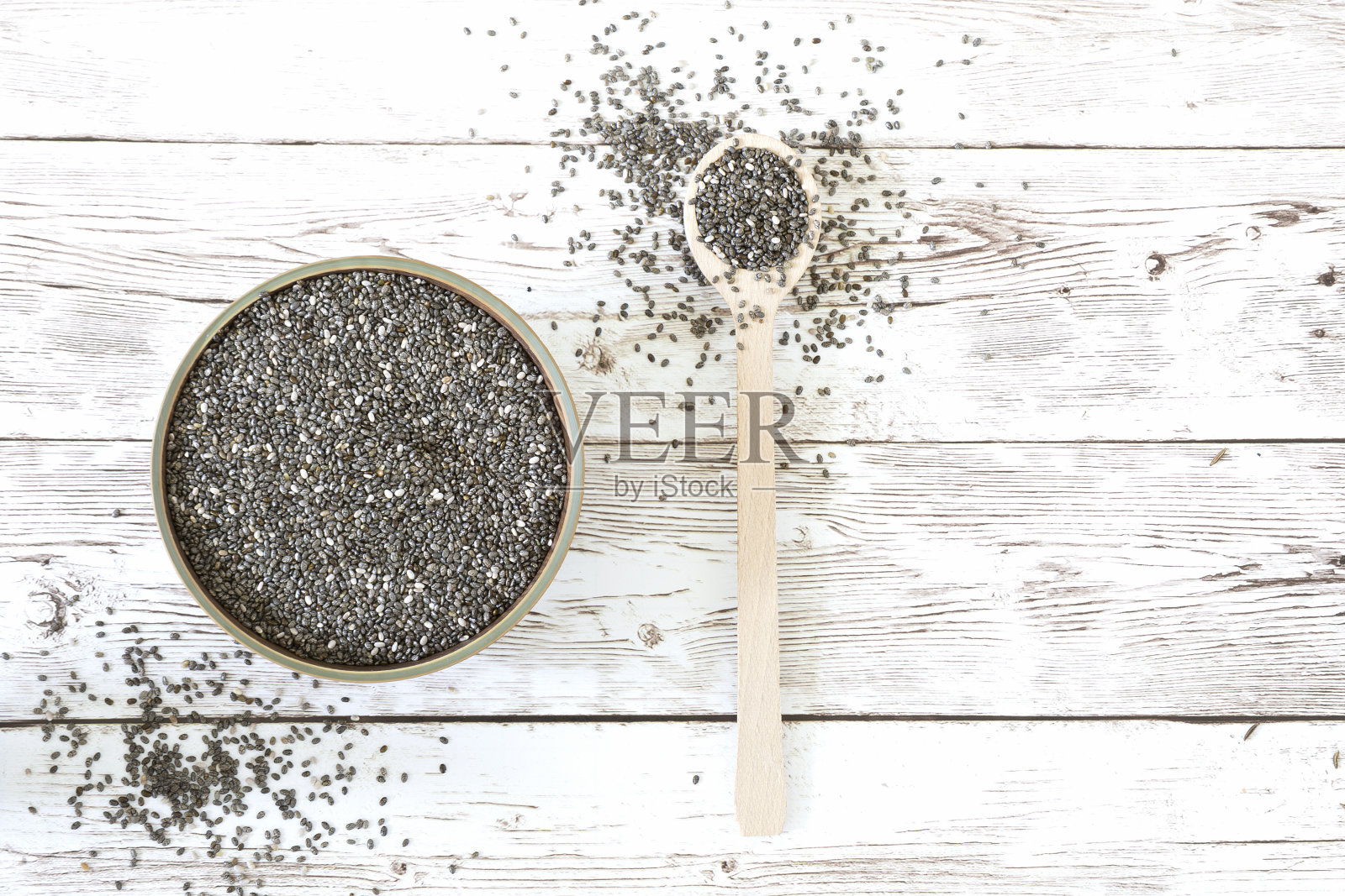健康的奇亚籽在一个木勺上的桌子和复制空间照片摄影图片