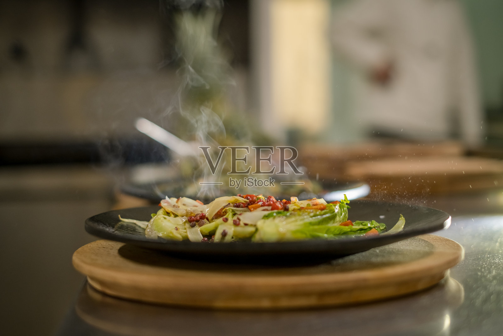 在厨房准备纯素食品照片摄影图片