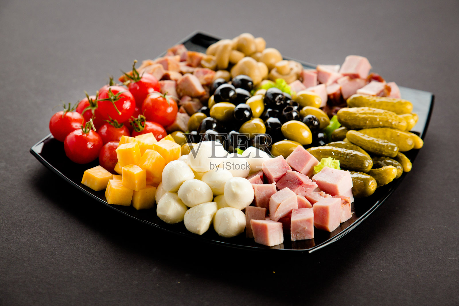 火腿，奶酪和泡菜盘照片摄影图片