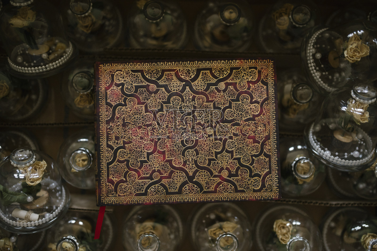 书封面用金色图案。的背景照片摄影图片