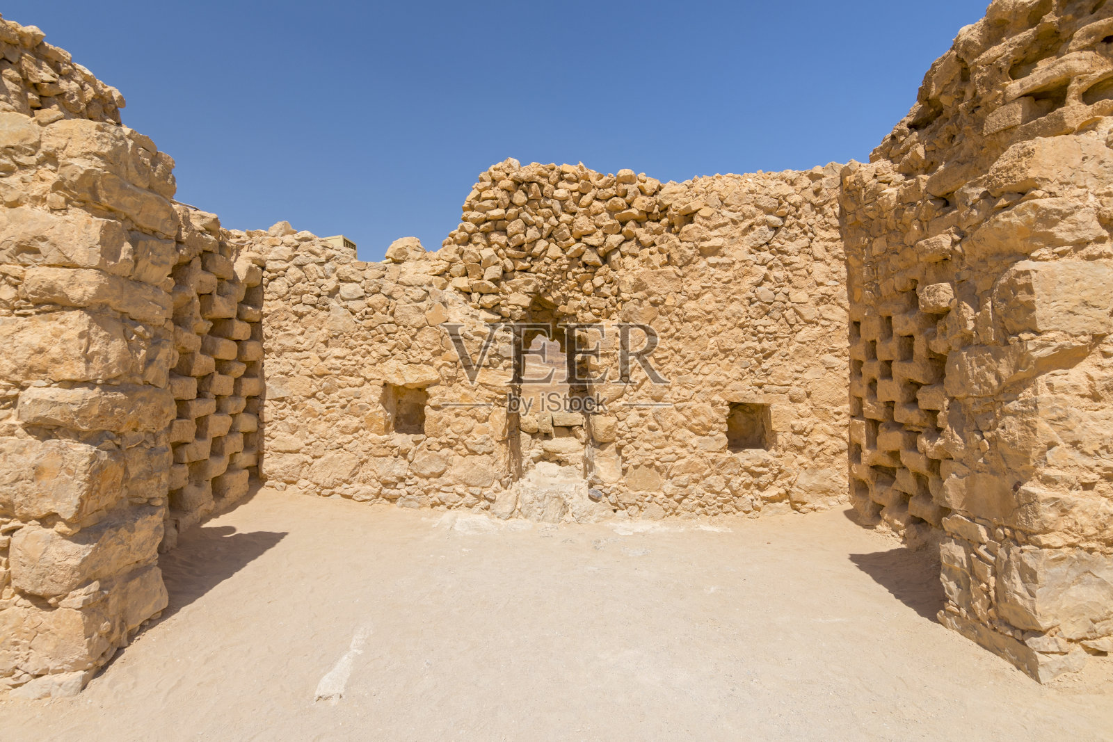 马萨达古堡遗址，位于以色列犹地亚沙漠东部边缘照片摄影图片