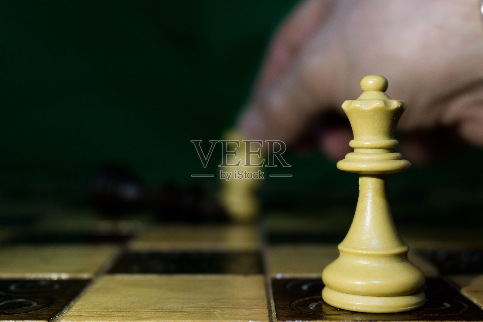 在棋盘上拍摄的象棋照片摄影图片