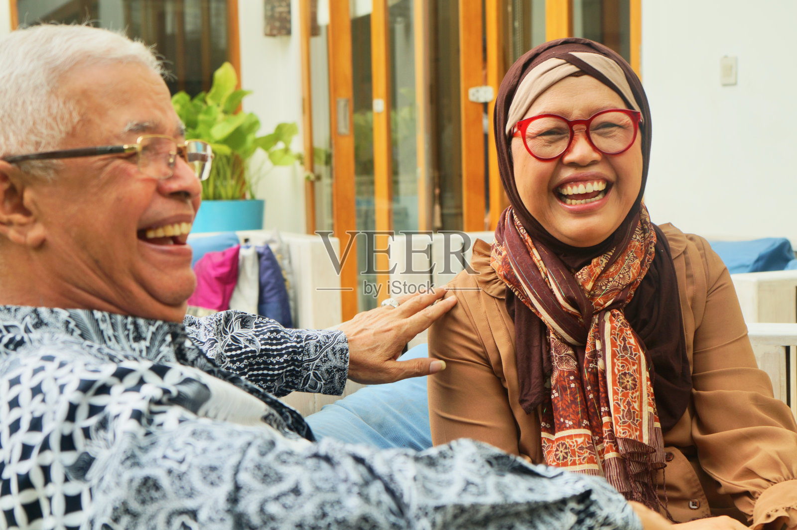 当你的心中没有怨恨和嫉妒时，你的幸福就来了。照片摄影图片