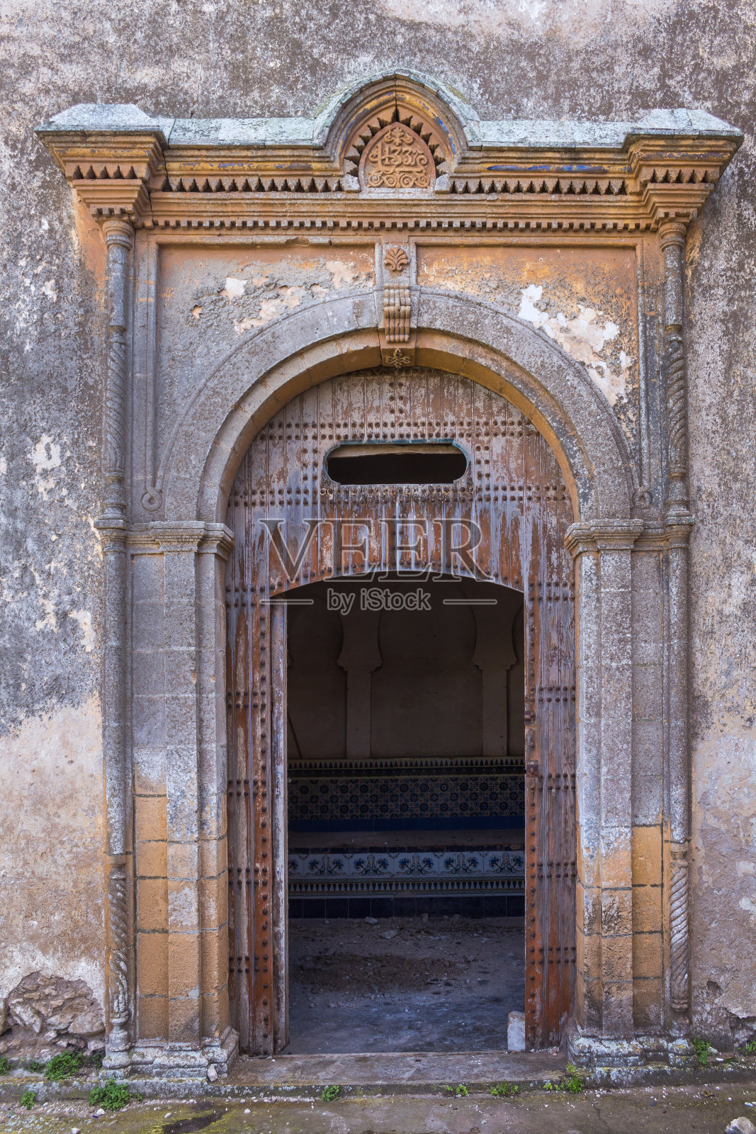 摩洛哥一座废弃房屋的门照片摄影图片