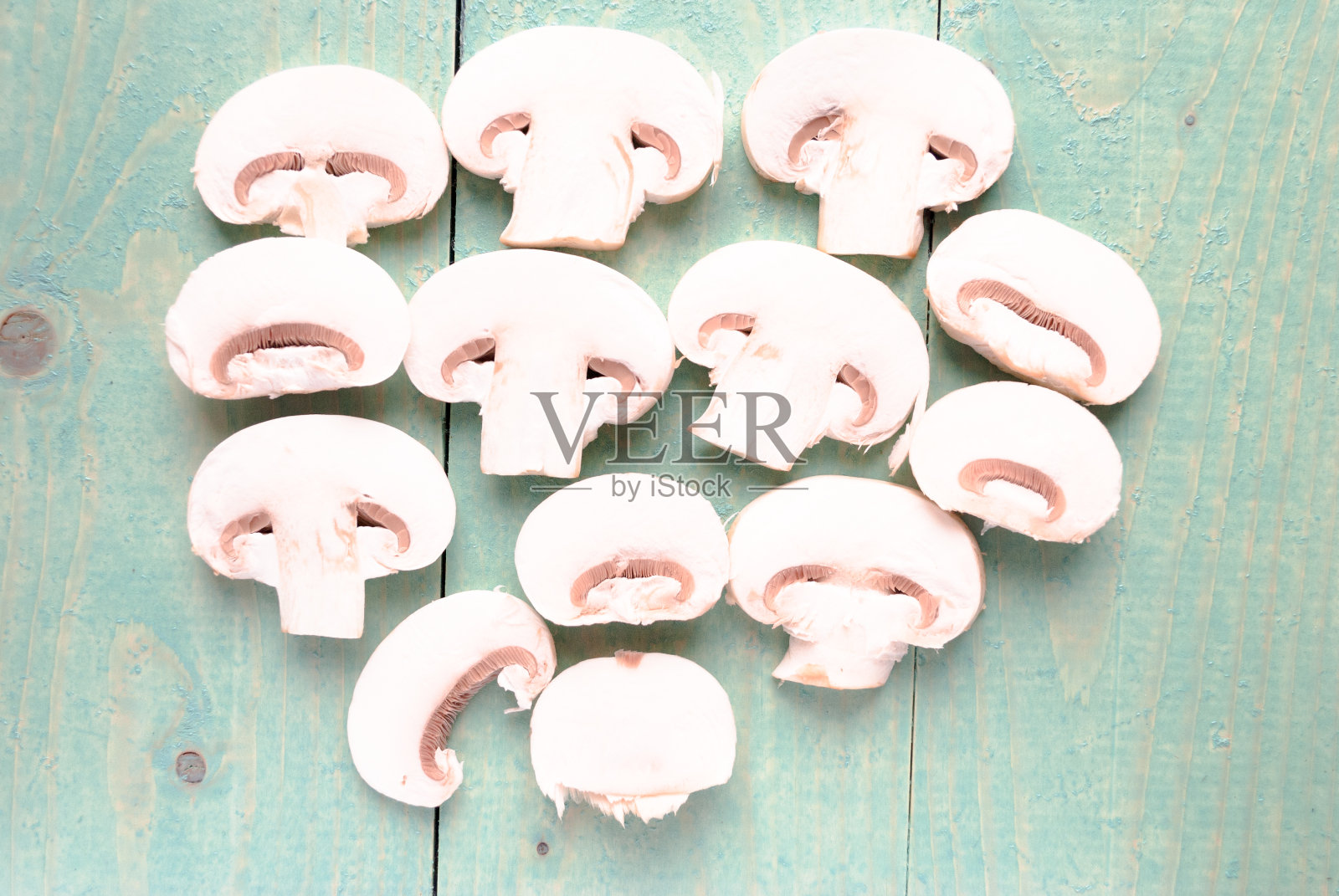 切成薄片的生白色冠军准备烹饪照片摄影图片