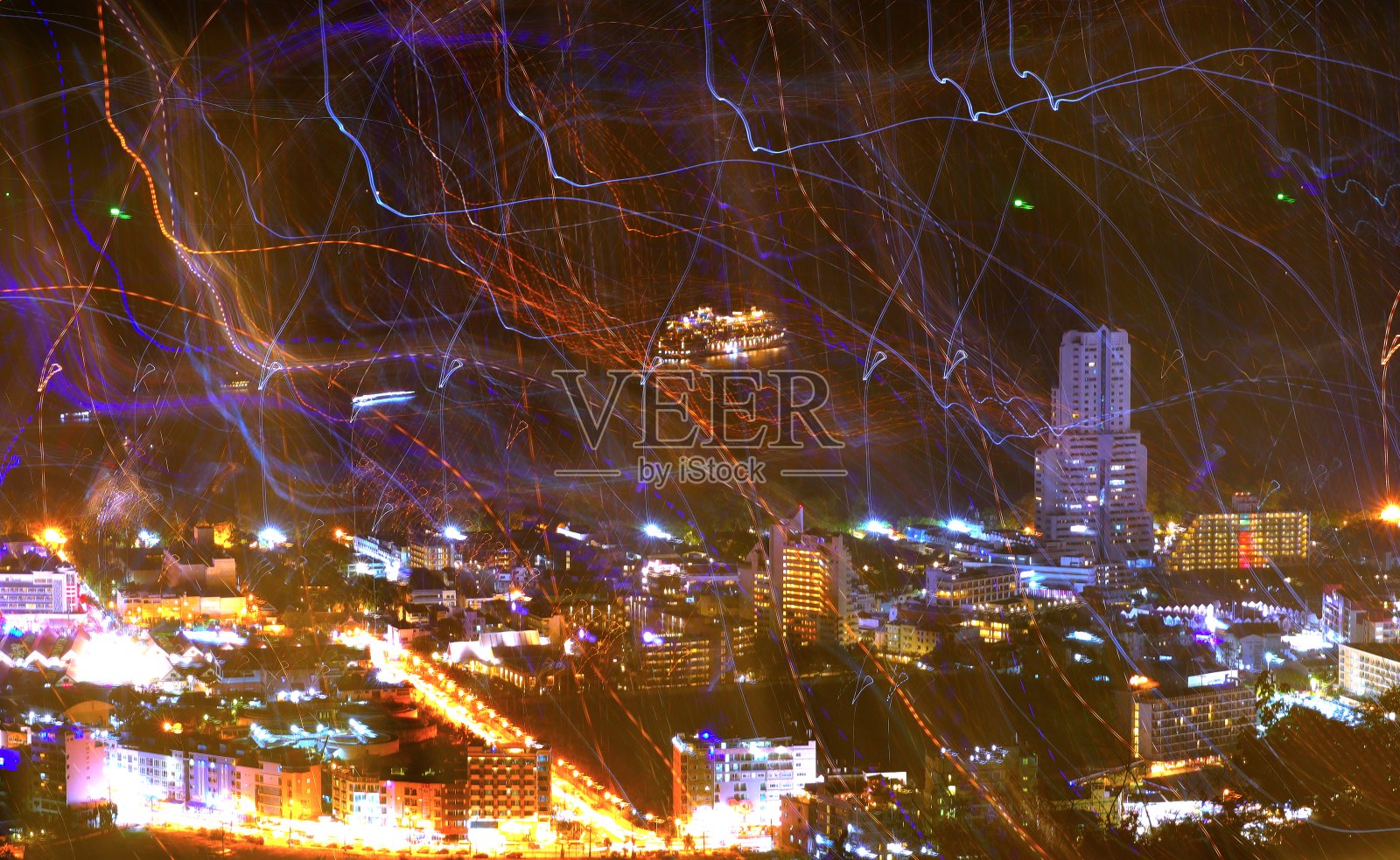 相机慢速快门运动产生的灯光效果和双图像的巴东普吉岛泰国照片摄影图片