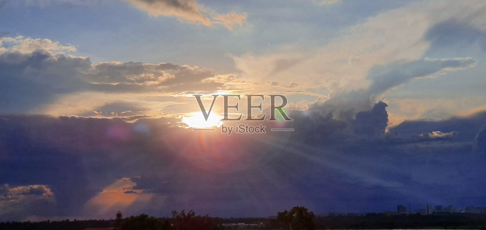 最聪明的日落。照片摄影图片