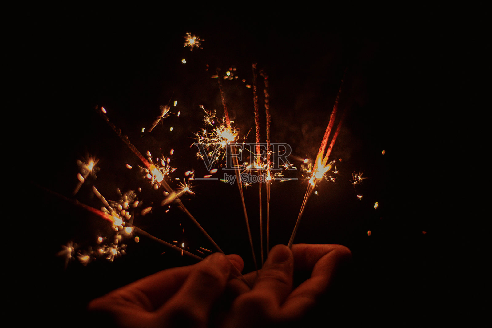 燃烧的炯炯有神的眼睛照片摄影图片