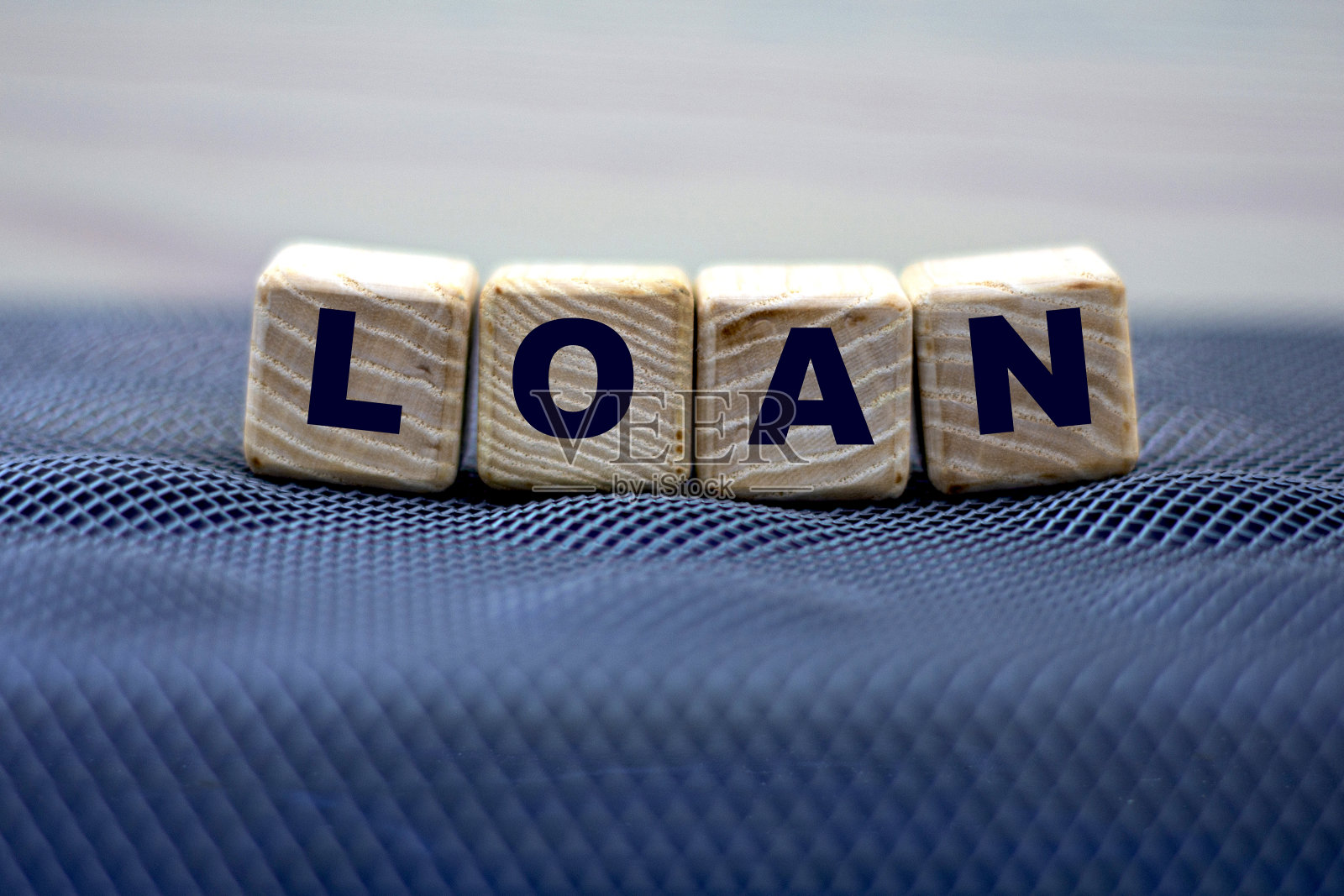 概念词借用在一个美丽的背景上的木制立方体照片摄影图片