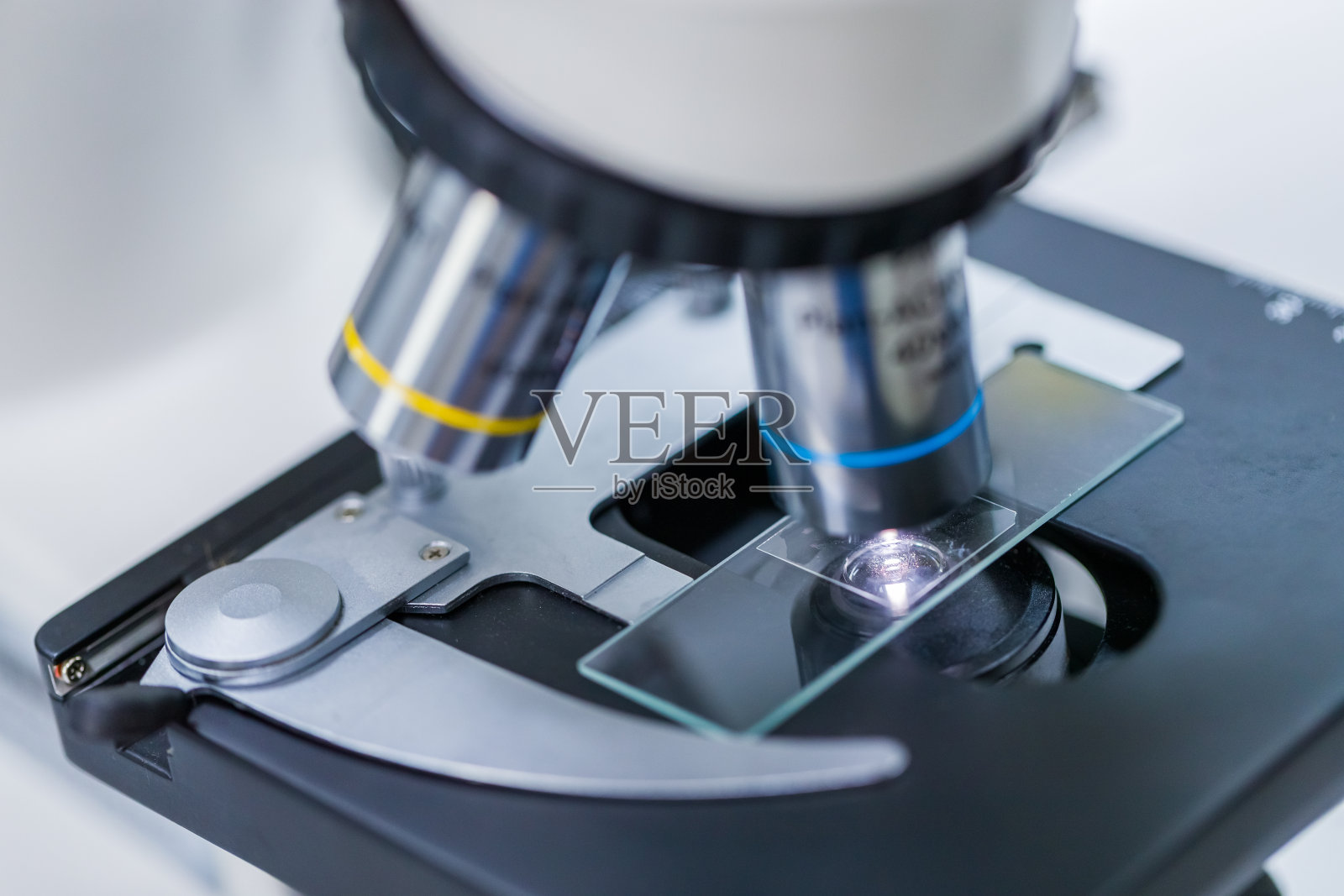 概念科技公司血液实验室的显微镜图片照片摄影图片