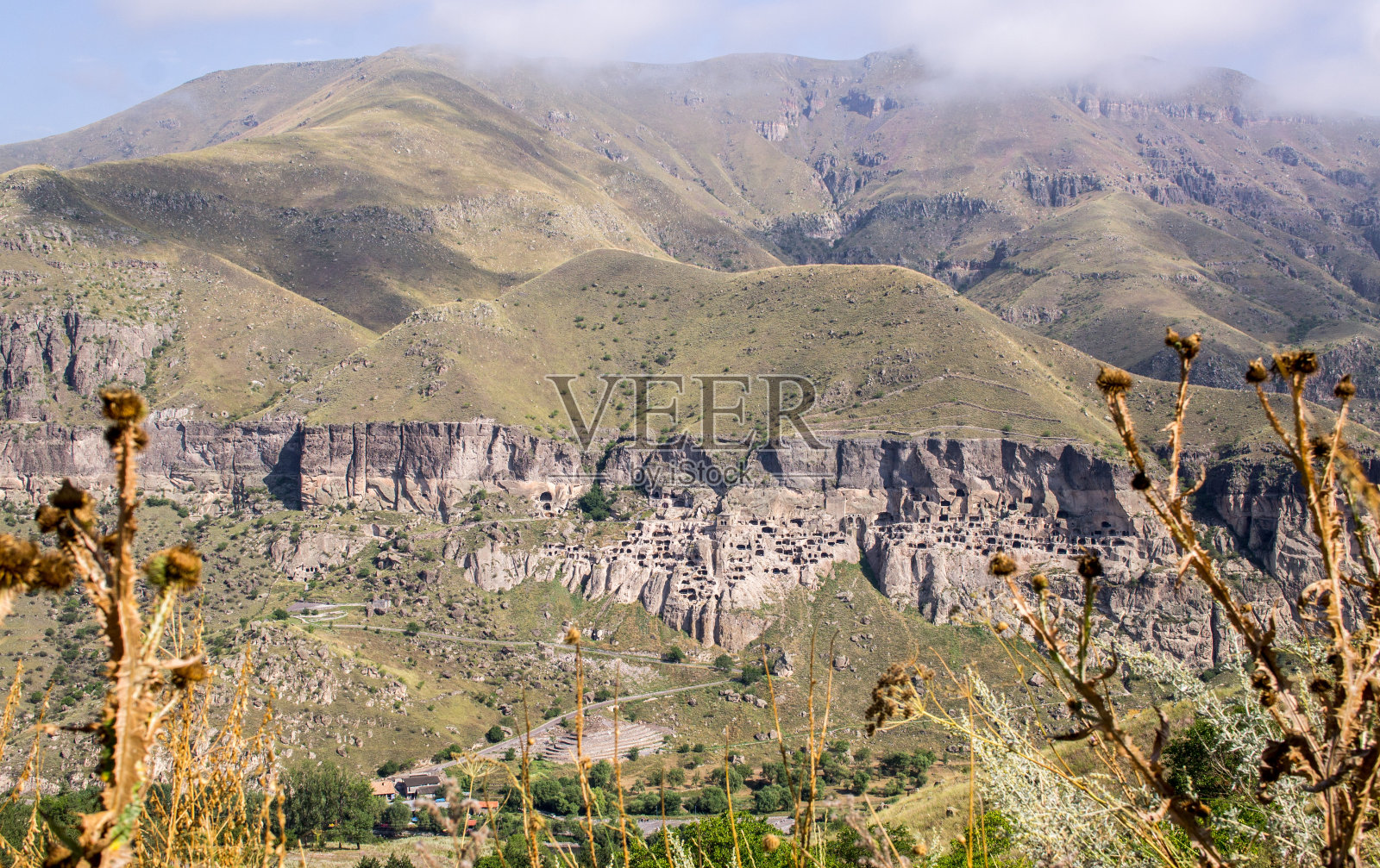 瓦尔兹亚(沃德西亚)的洞穴修道院照片摄影图片