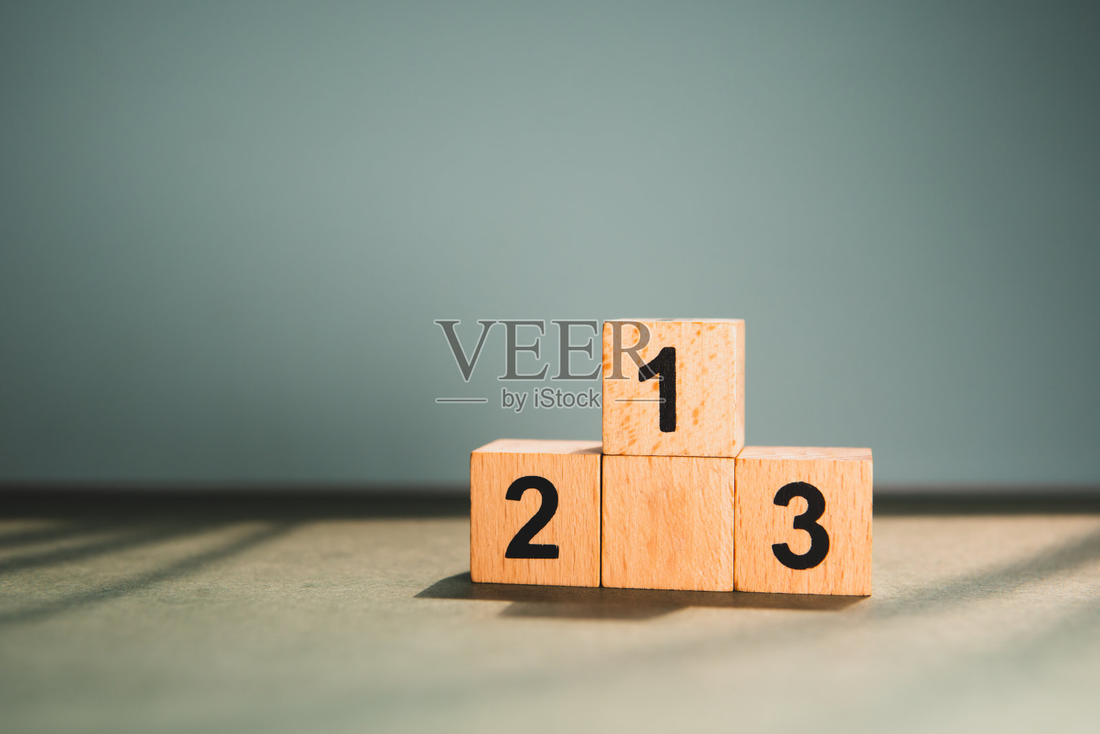 阳光下的木块数字照片摄影图片