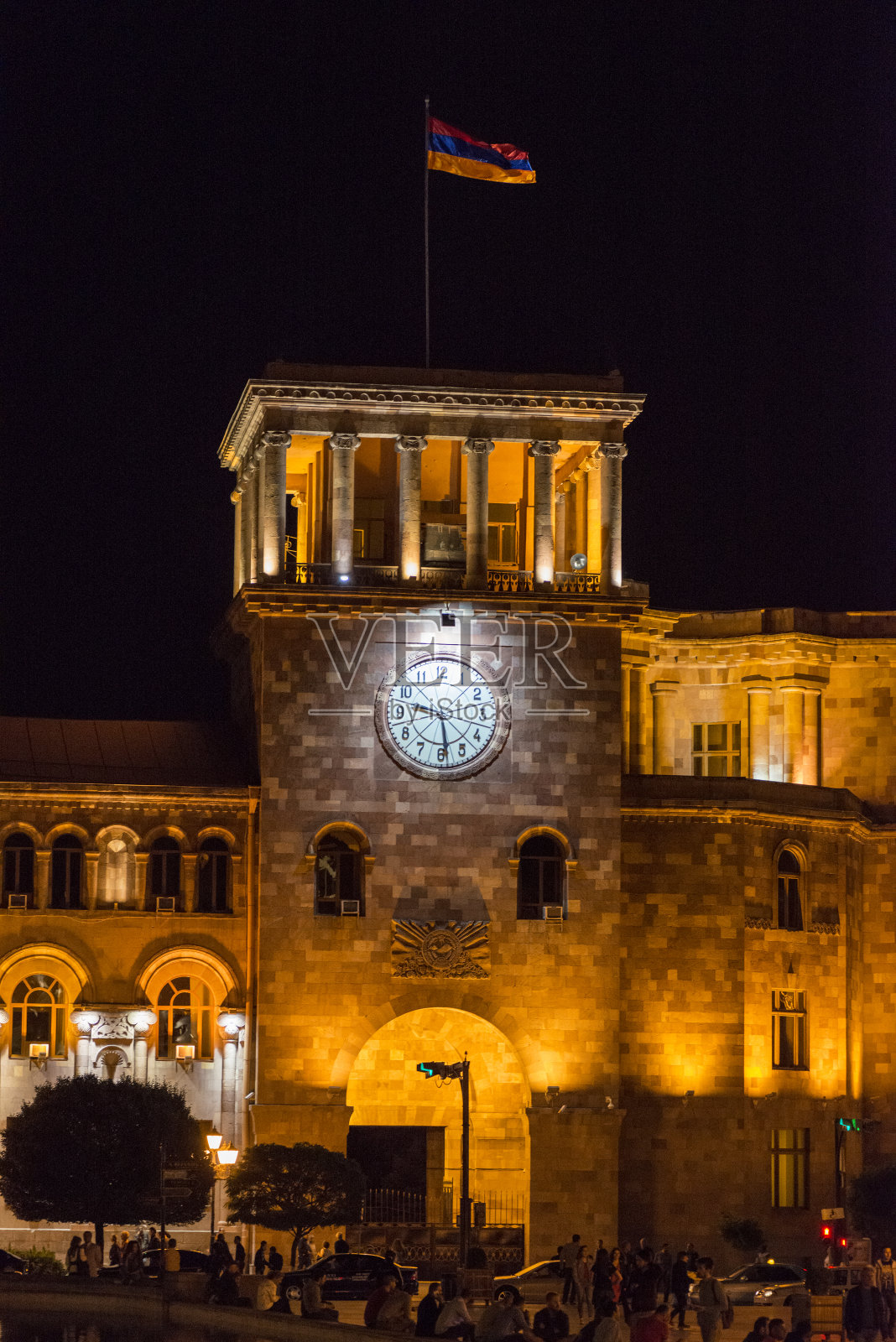 埃里温共和国广场钟楼夜景照片摄影图片