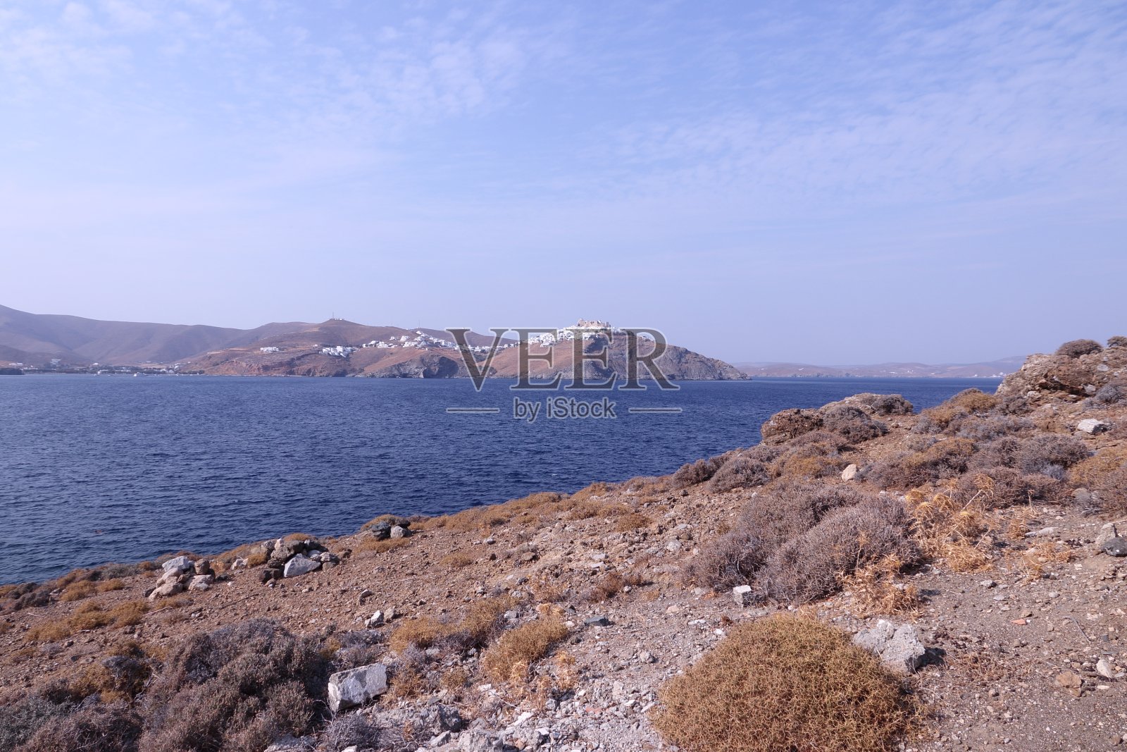 阿斯特帕拉亚岛海上岩石上的乔拉照片摄影图片