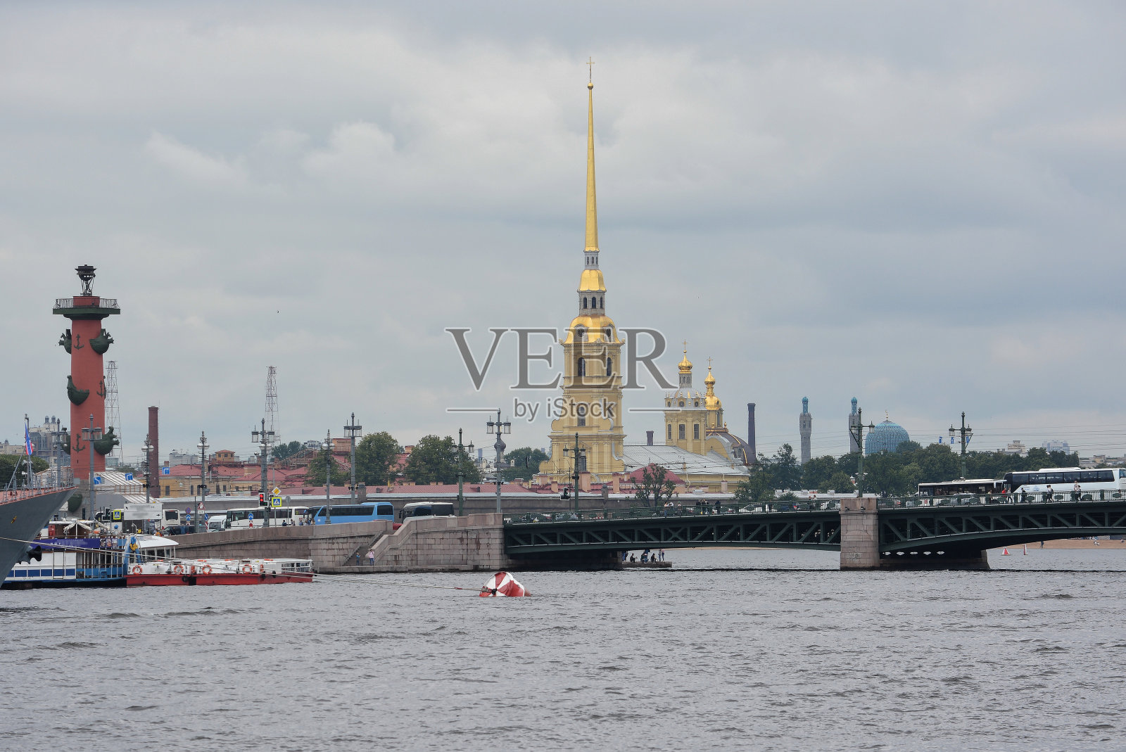 在俄罗斯圣彼得堡散步。照片摄影图片