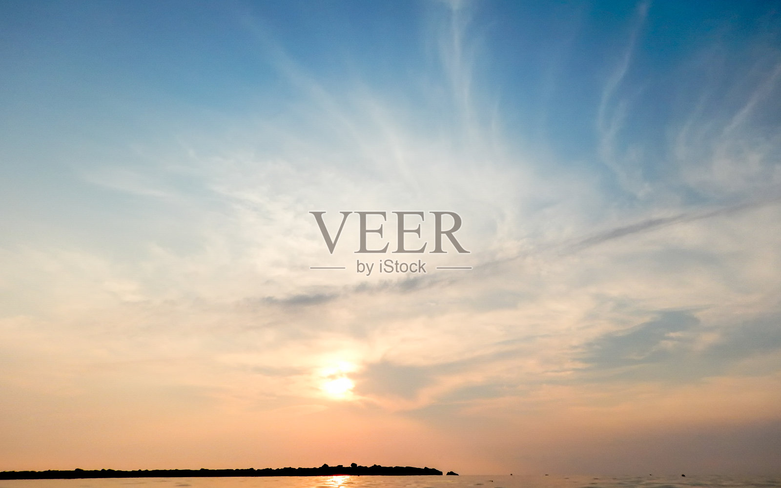 地中海上的日落照片摄影图片