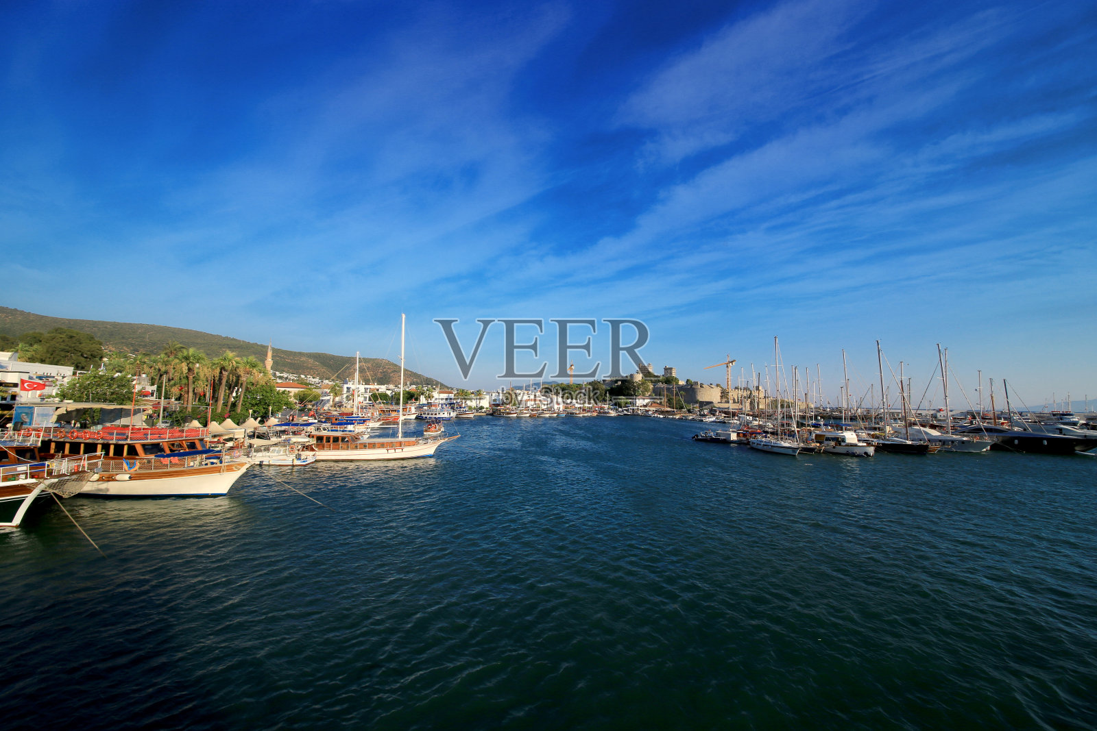 博德鲁姆码头的博德鲁姆城堡。照片摄影图片