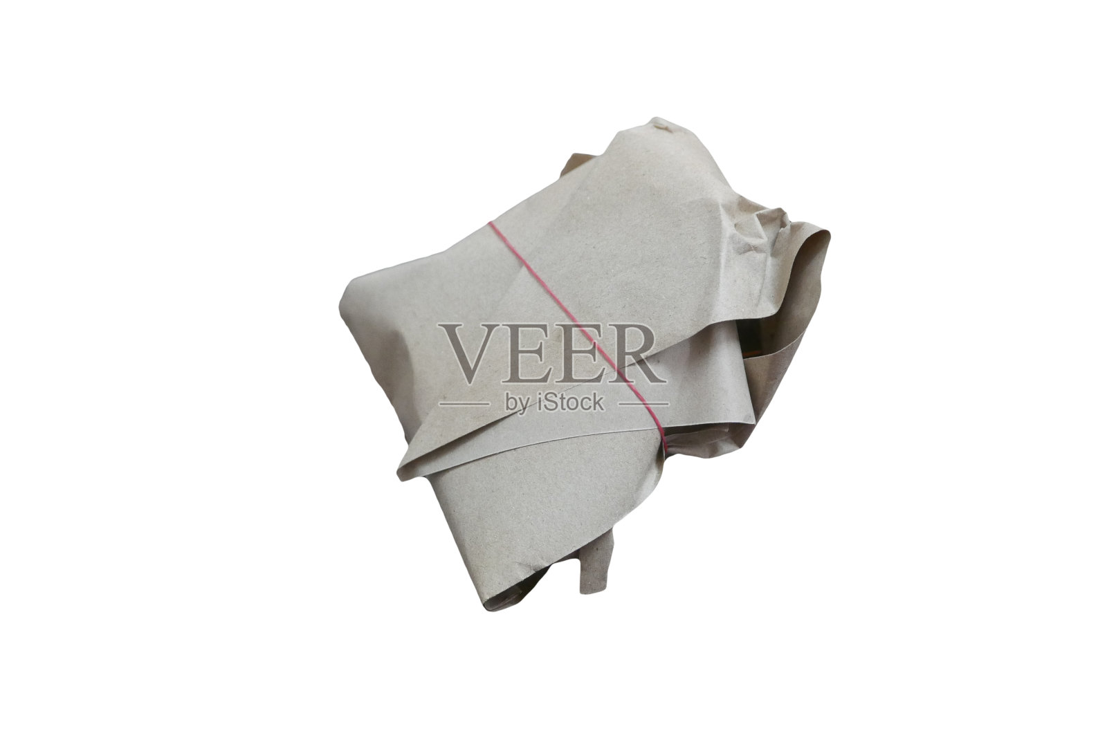 米饭和几道配菜用棕色油纸和橡皮筋包裹在白色的背景上。照片摄影图片