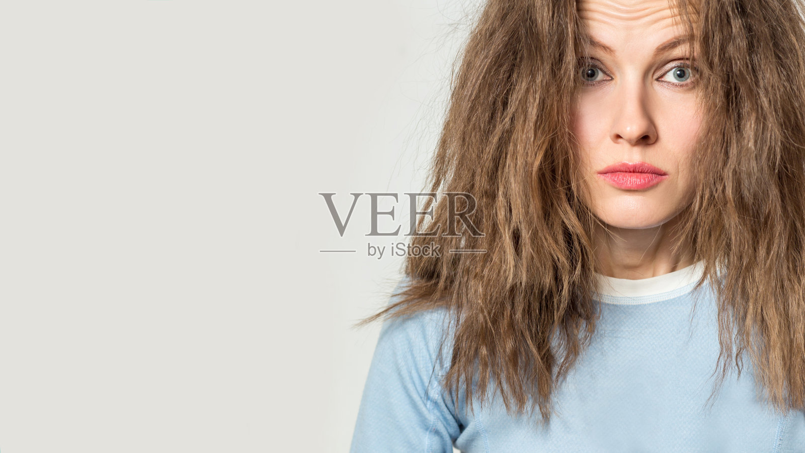 年轻红发女孩肖像照片摄影图片