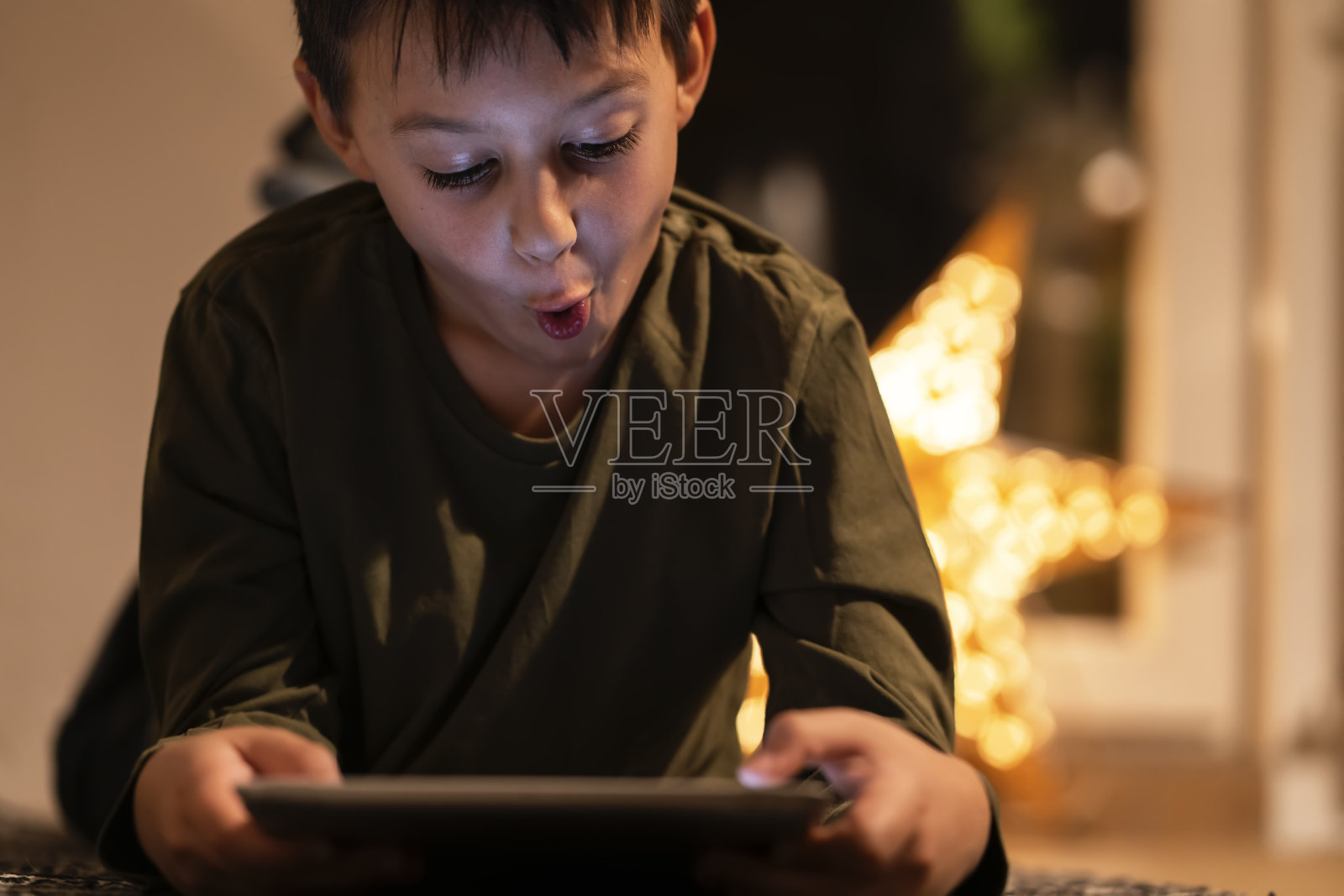 伴随着科技成长照片摄影图片