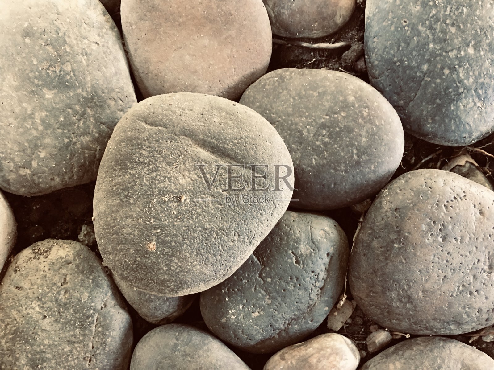 花园里美丽的石头照片摄影图片