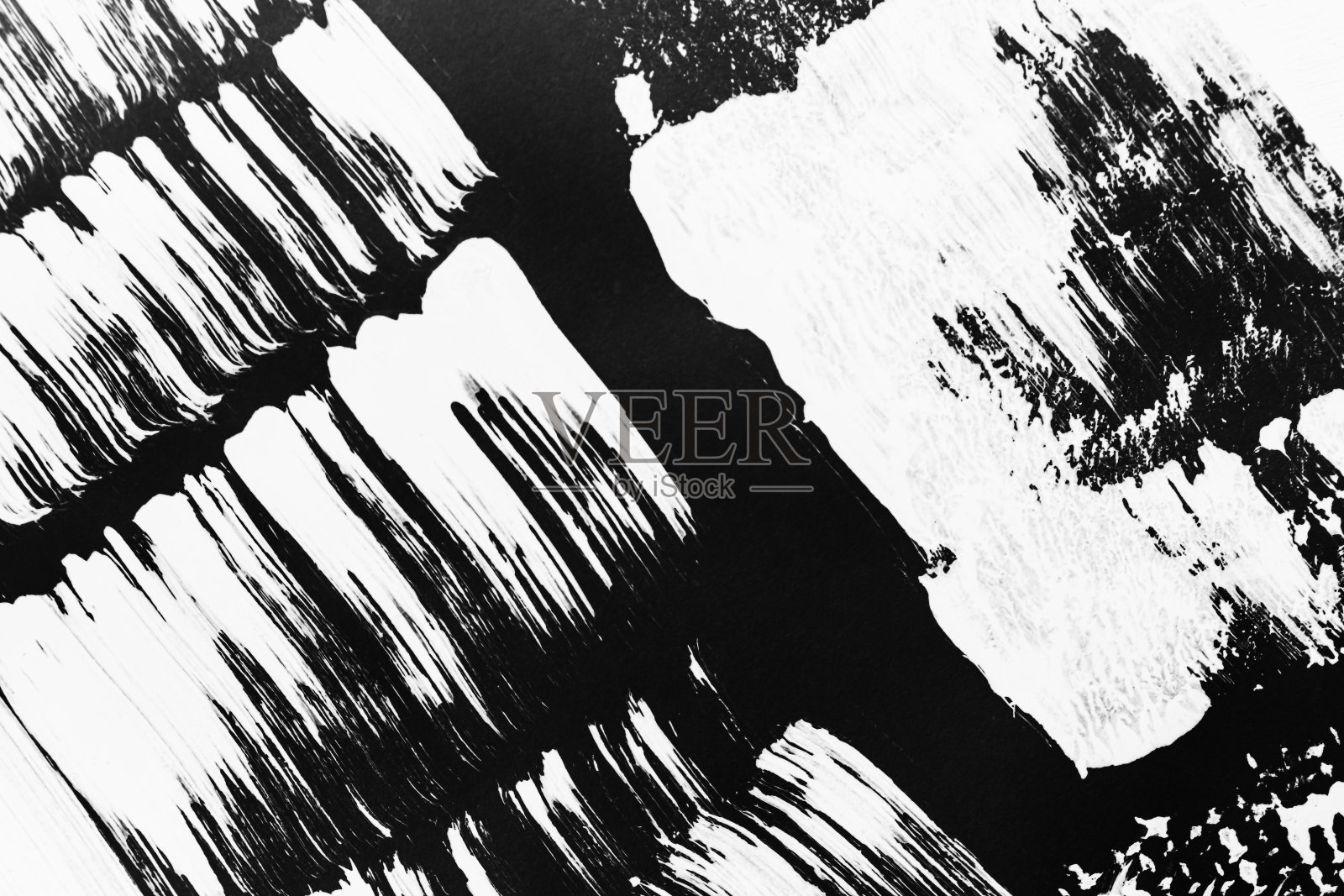 用画笔在黑色背景上画出的白色图案照片摄影图片