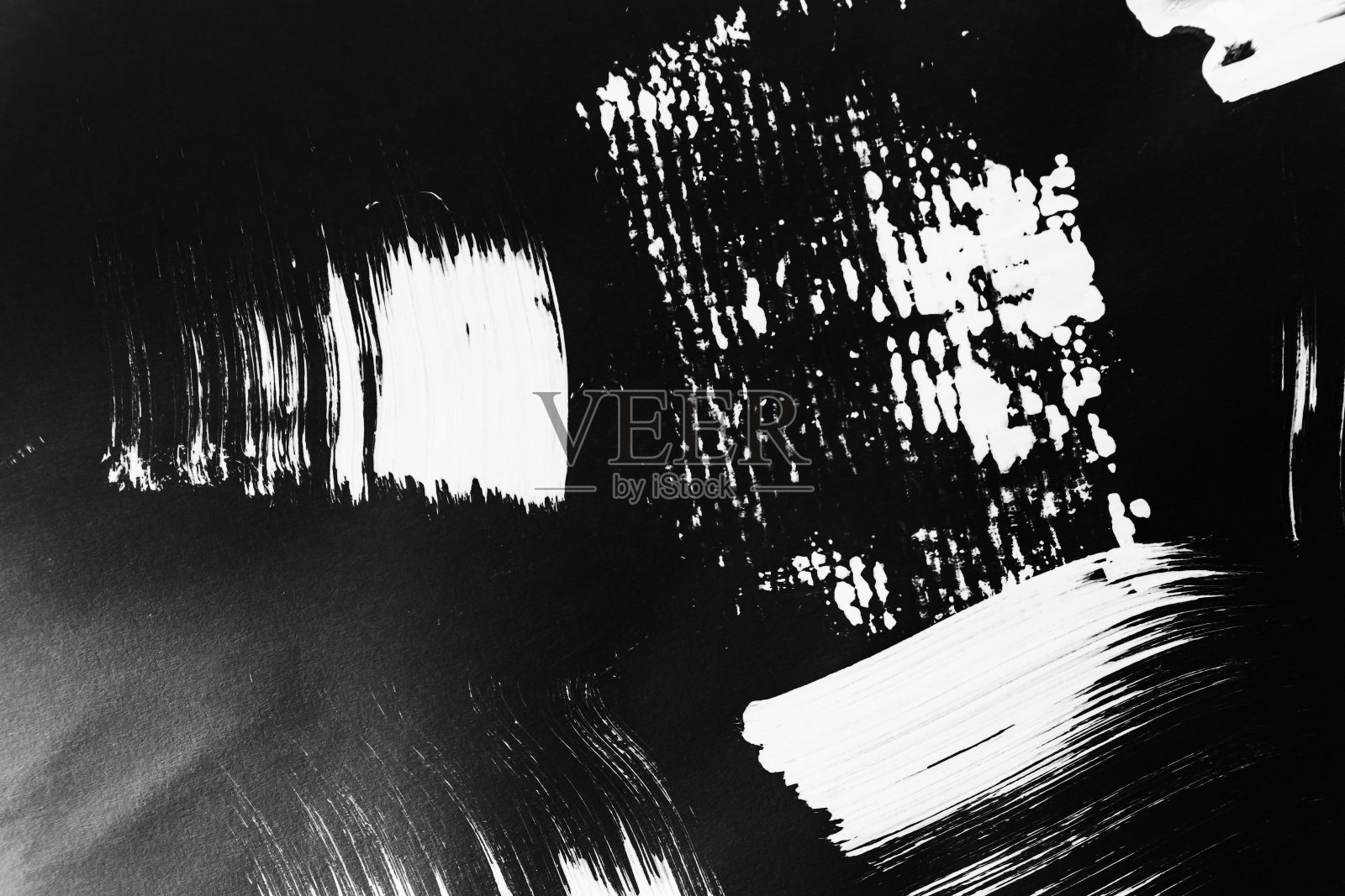 用画笔在黑色背景上画出的白色图案照片摄影图片