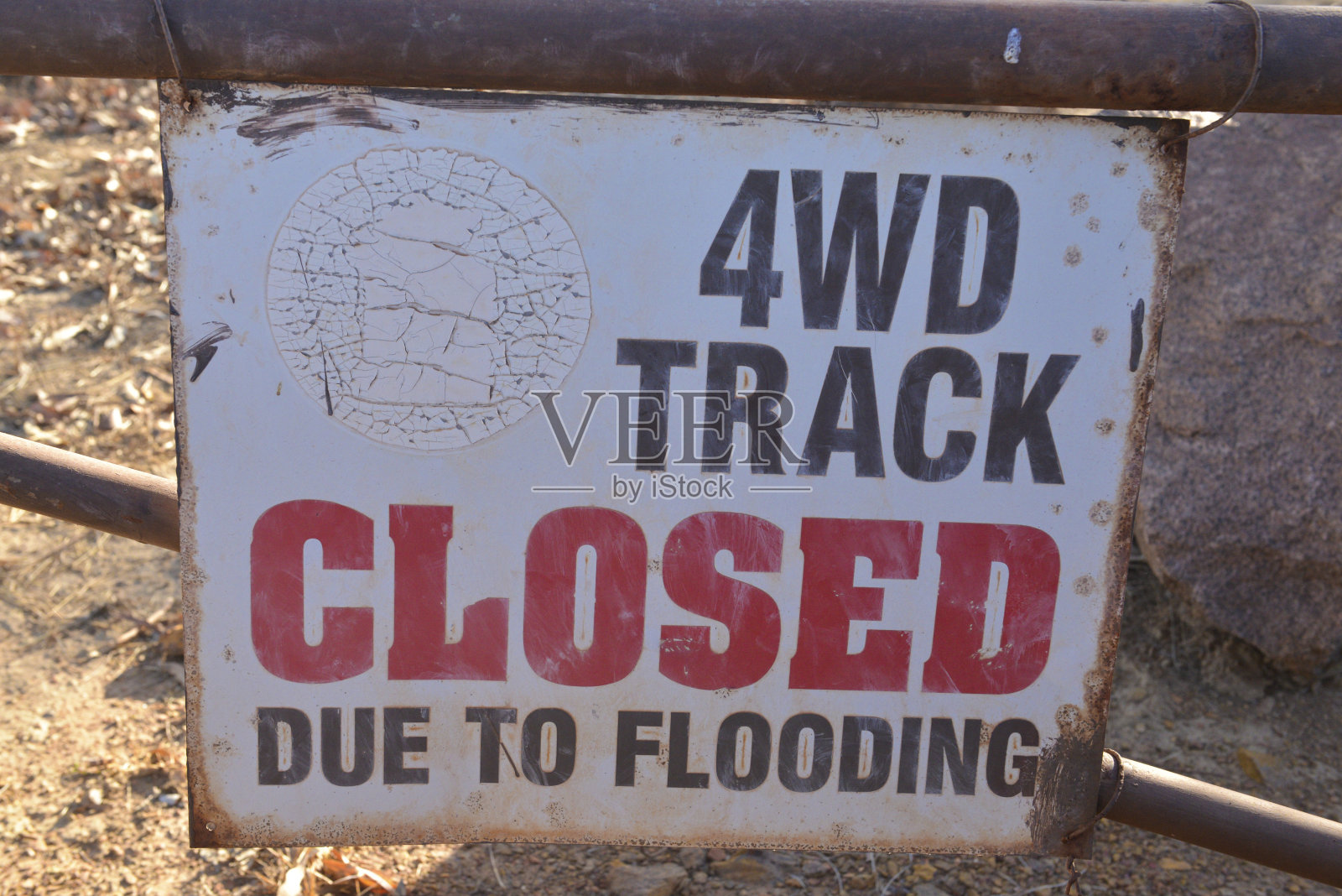 4wd轨道警告标志照片摄影图片