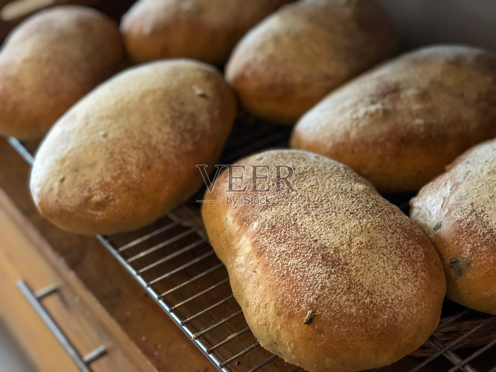 一组未切的酸面包照片摄影图片