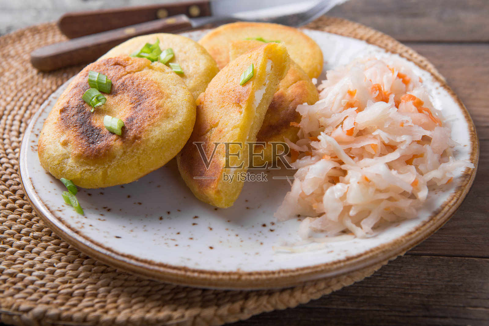 萨尔瓦多人普普萨和古铜色同机。从上面的观点照片摄影图片