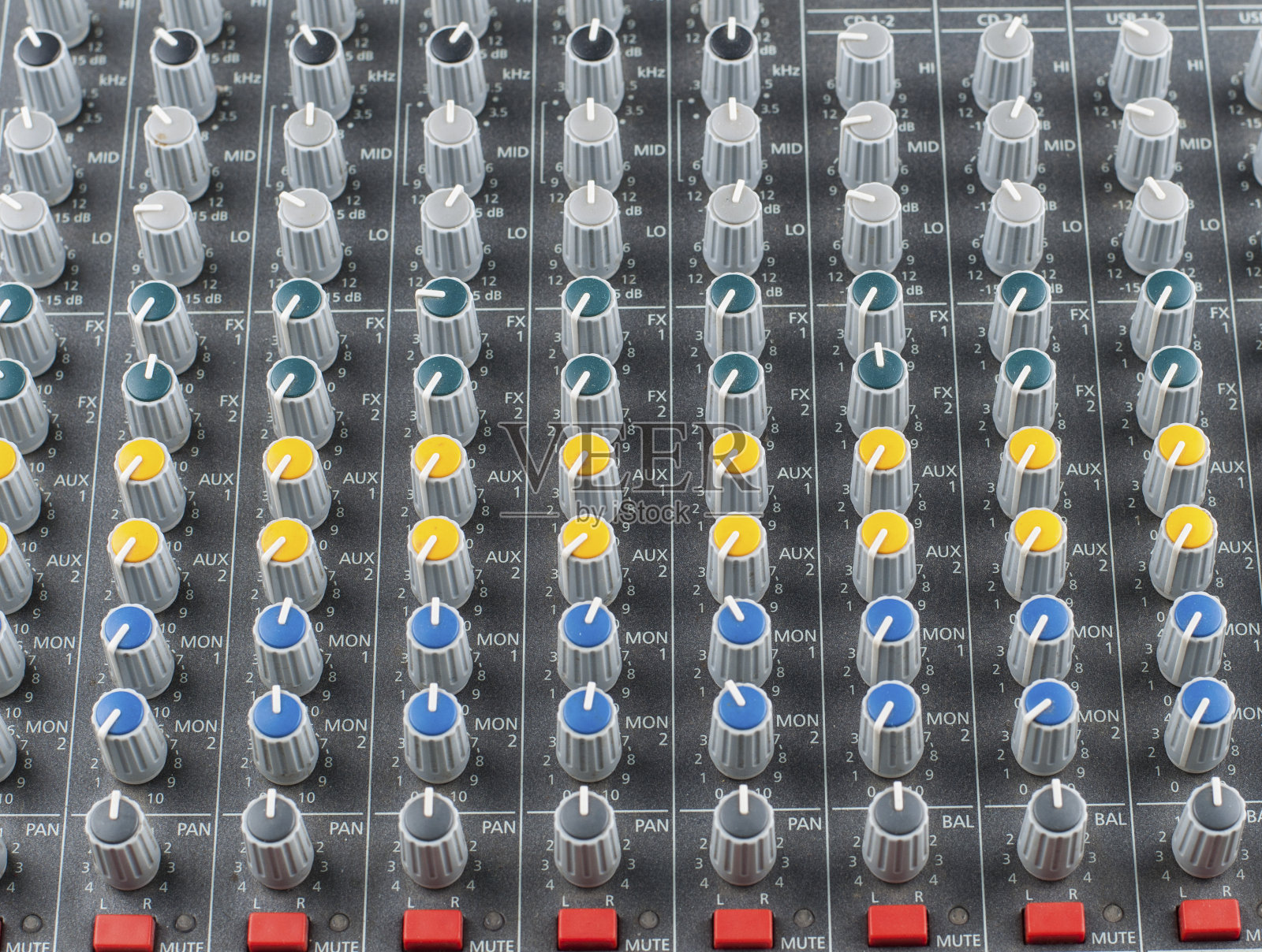 混音器控制面板上的按钮照片摄影图片