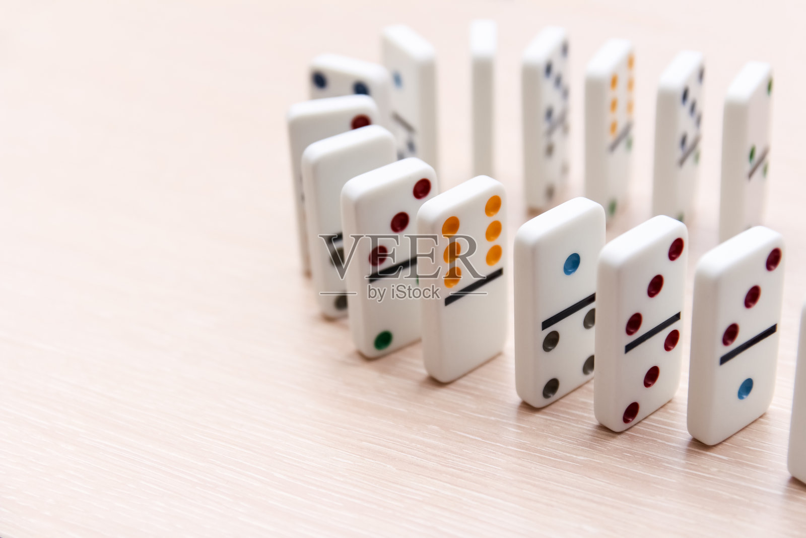 白色多米诺骨牌照片摄影图片