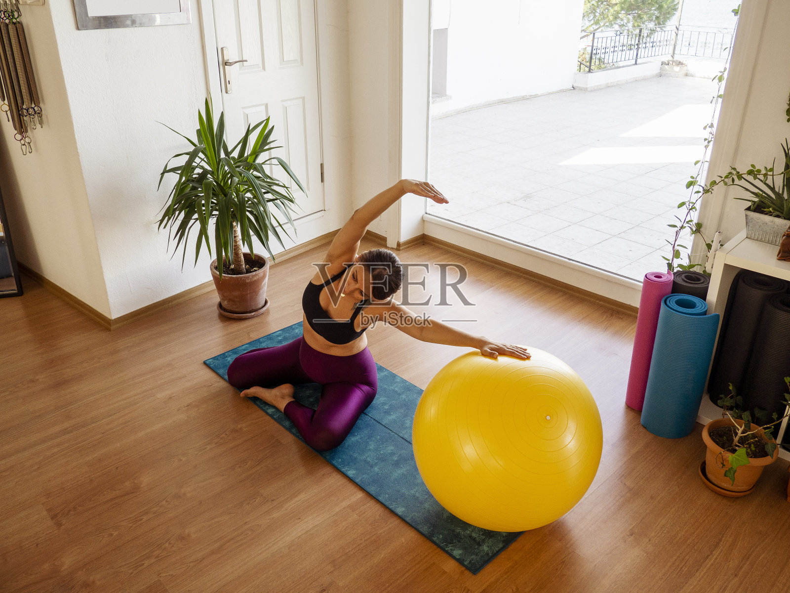 孕妇普拉提照片摄影图片