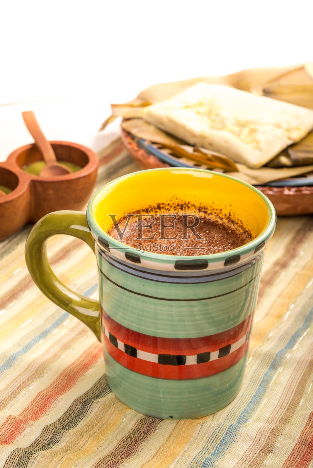 传统墨西哥巧克力杯俯视图照片摄影图片