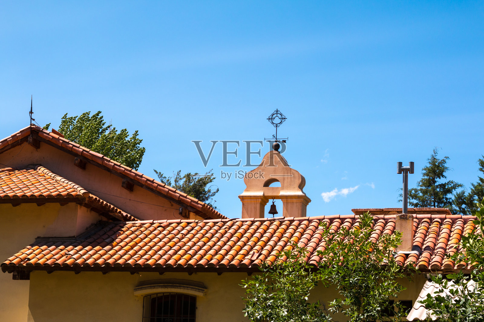 阿根廷门多萨乌斯帕亚塔的卡门德库约圣母堂照片摄影图片