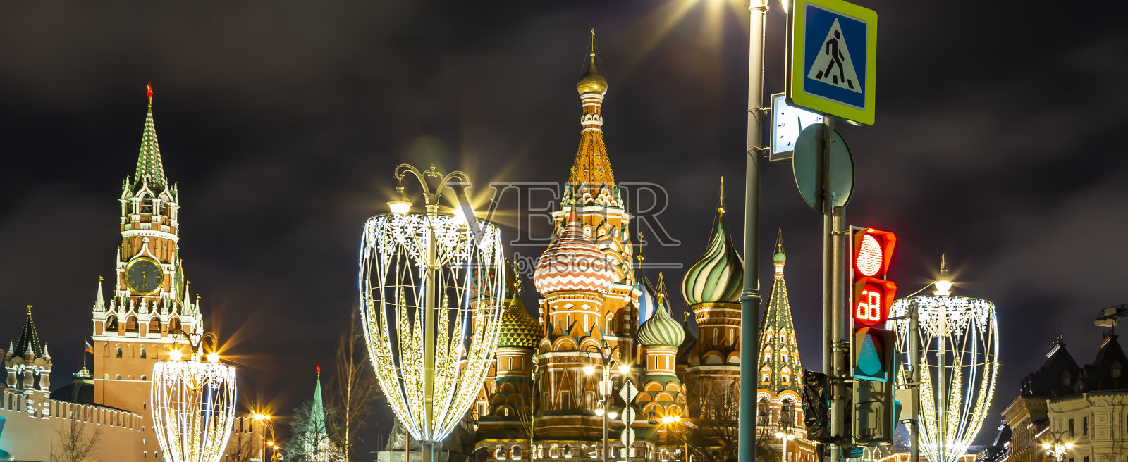 莫斯科圣瓦西里大教堂（圣福伊大教堂），斯帕斯塔和圣诞（新年）装饰，俄罗斯。扎里亚季公园景观，莫斯科圣诞之旅照片摄影图片