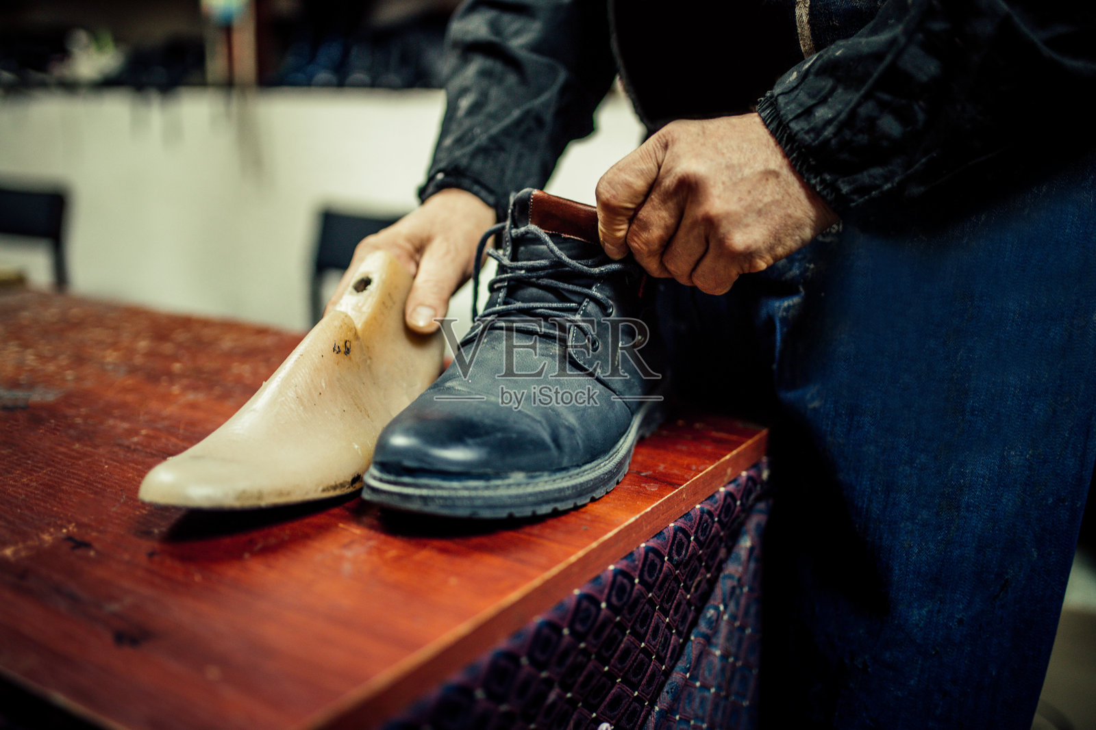 车间鞋匠照片摄影图片