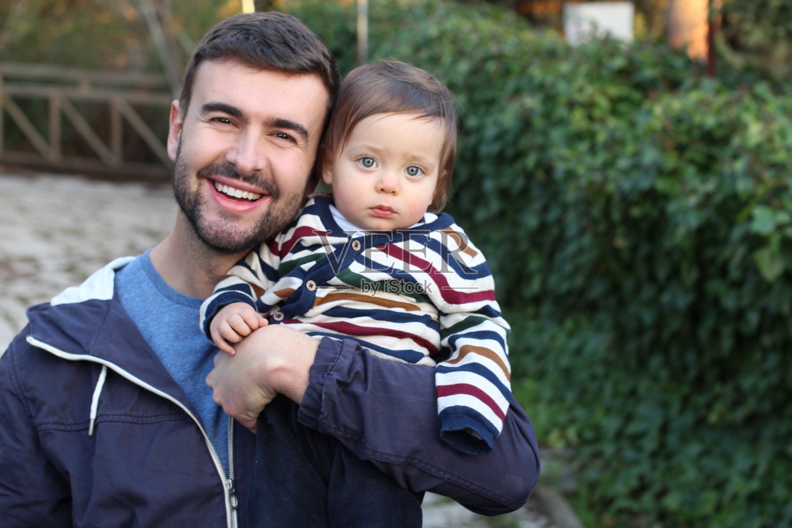 爸爸和他可爱的宝宝照片摄影图片