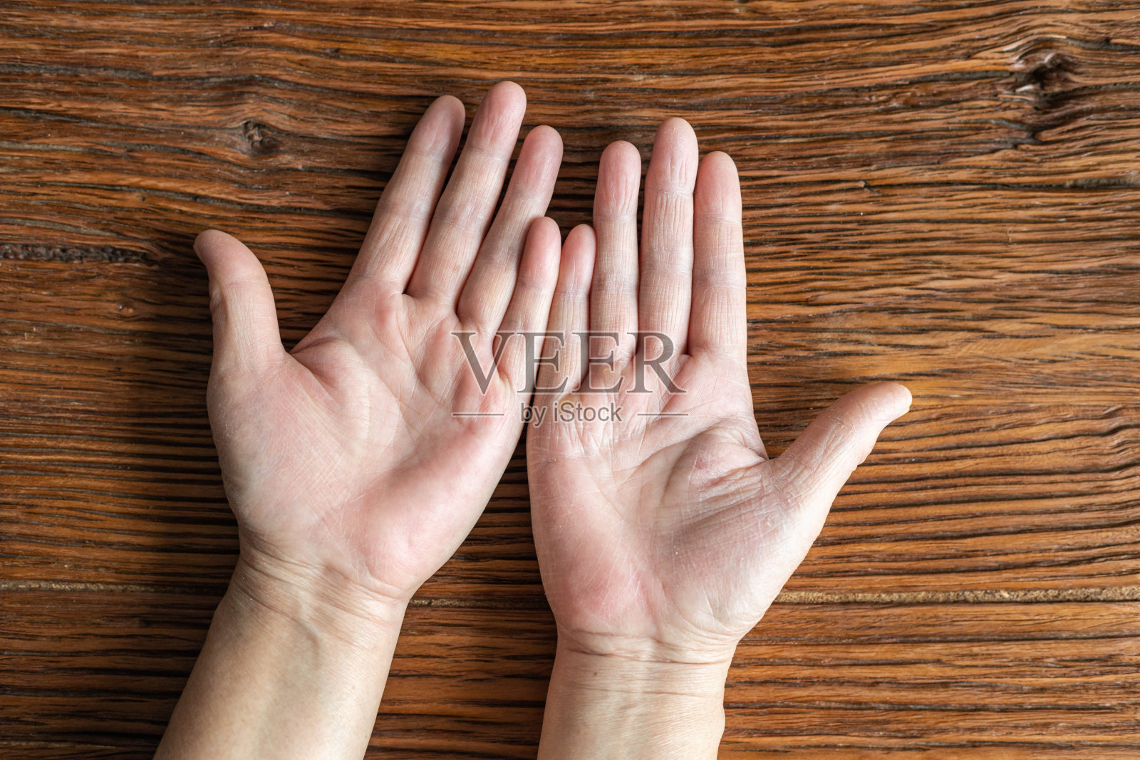 母亲的手照片摄影图片