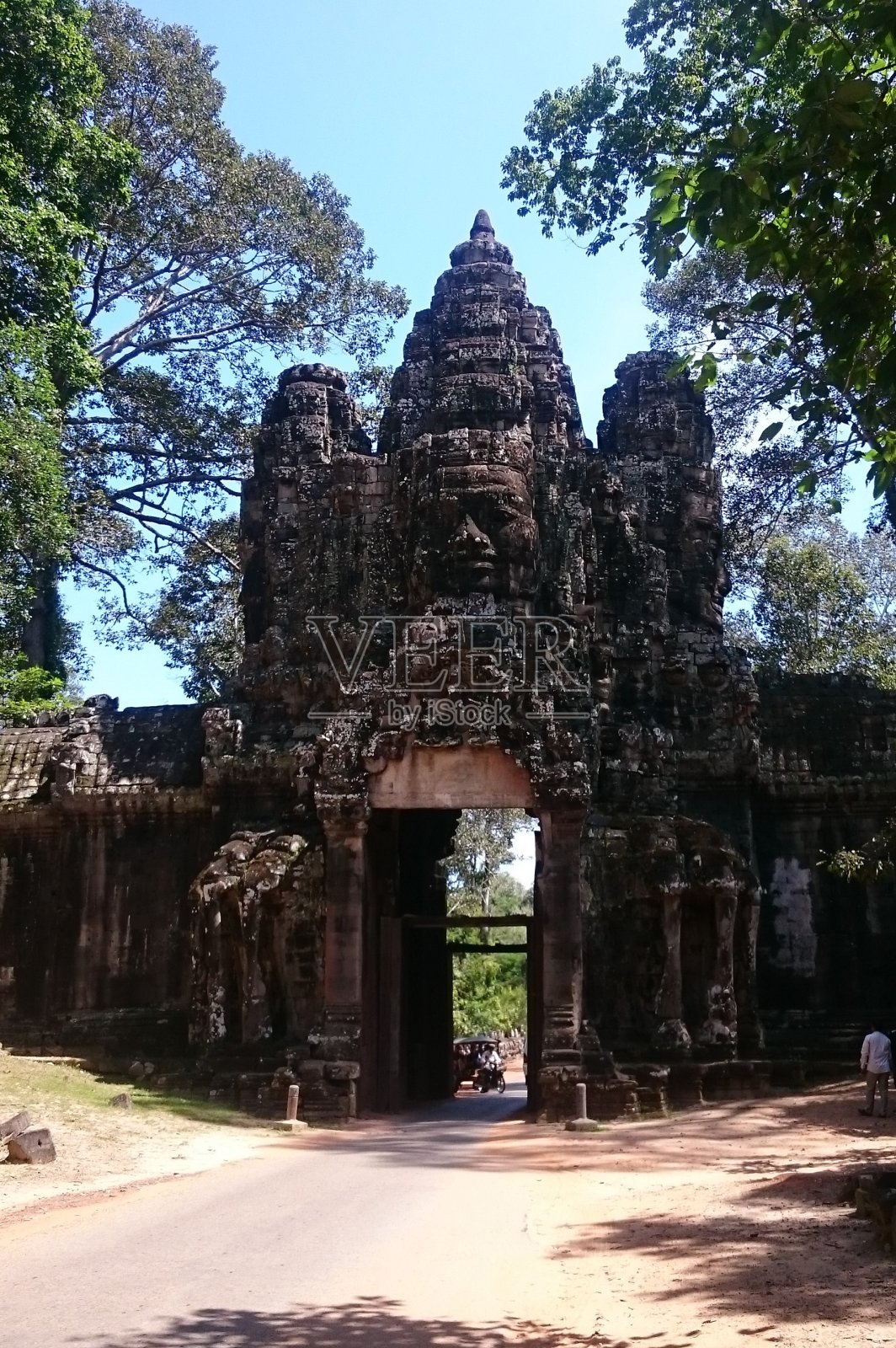吴哥窟的门庙，暹粒附近的考古公园里的古老宗教建筑照片摄影图片