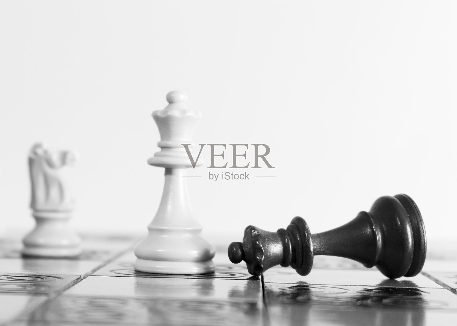 在棋盘上拍摄的象棋照片摄影图片