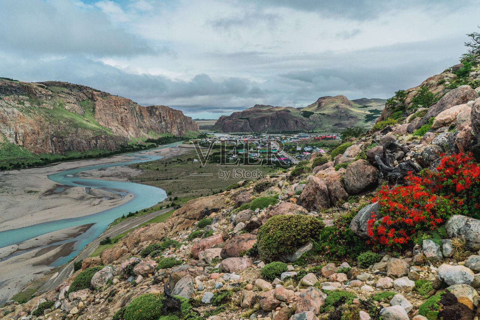 阿根廷巴塔哥尼亚安第斯山脉的河流照片摄影图片