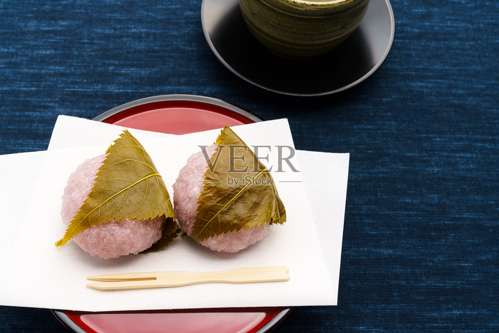 日本传统甜品“樱花麻糬”照片摄影图片