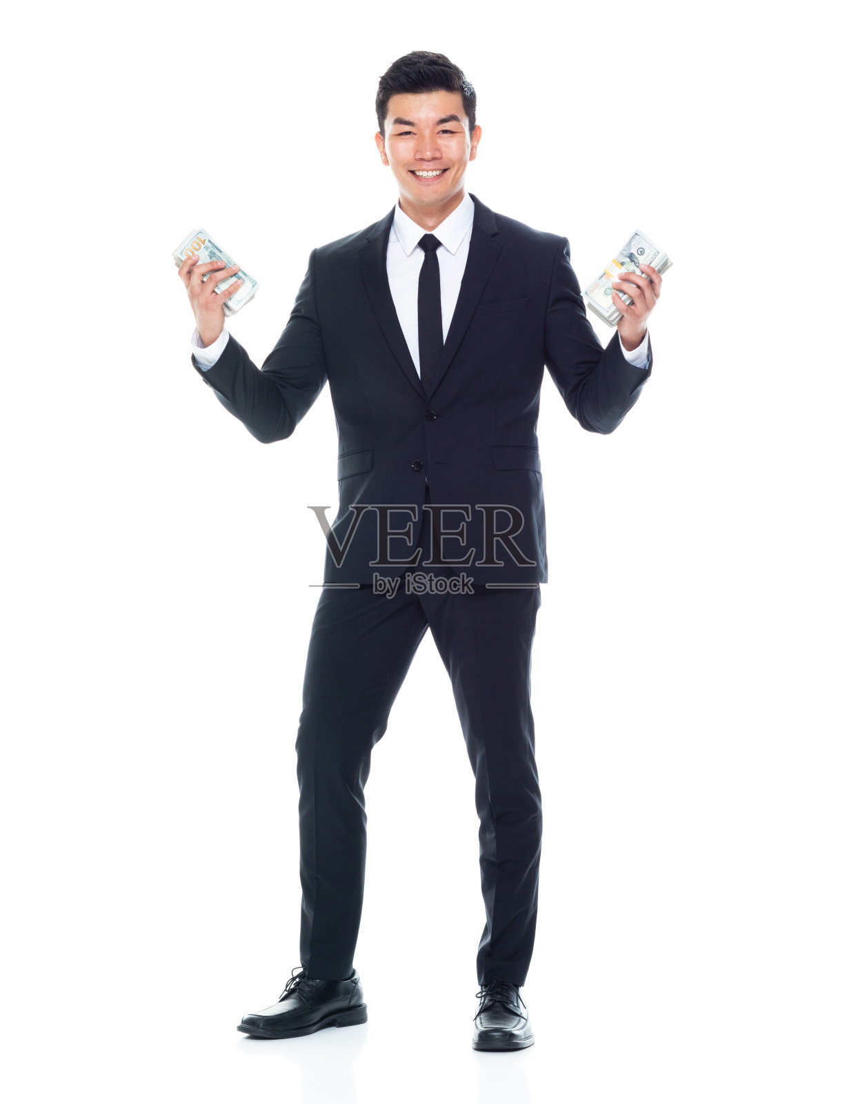 系着领带拿着货币的东亚年轻商人照片摄影图片