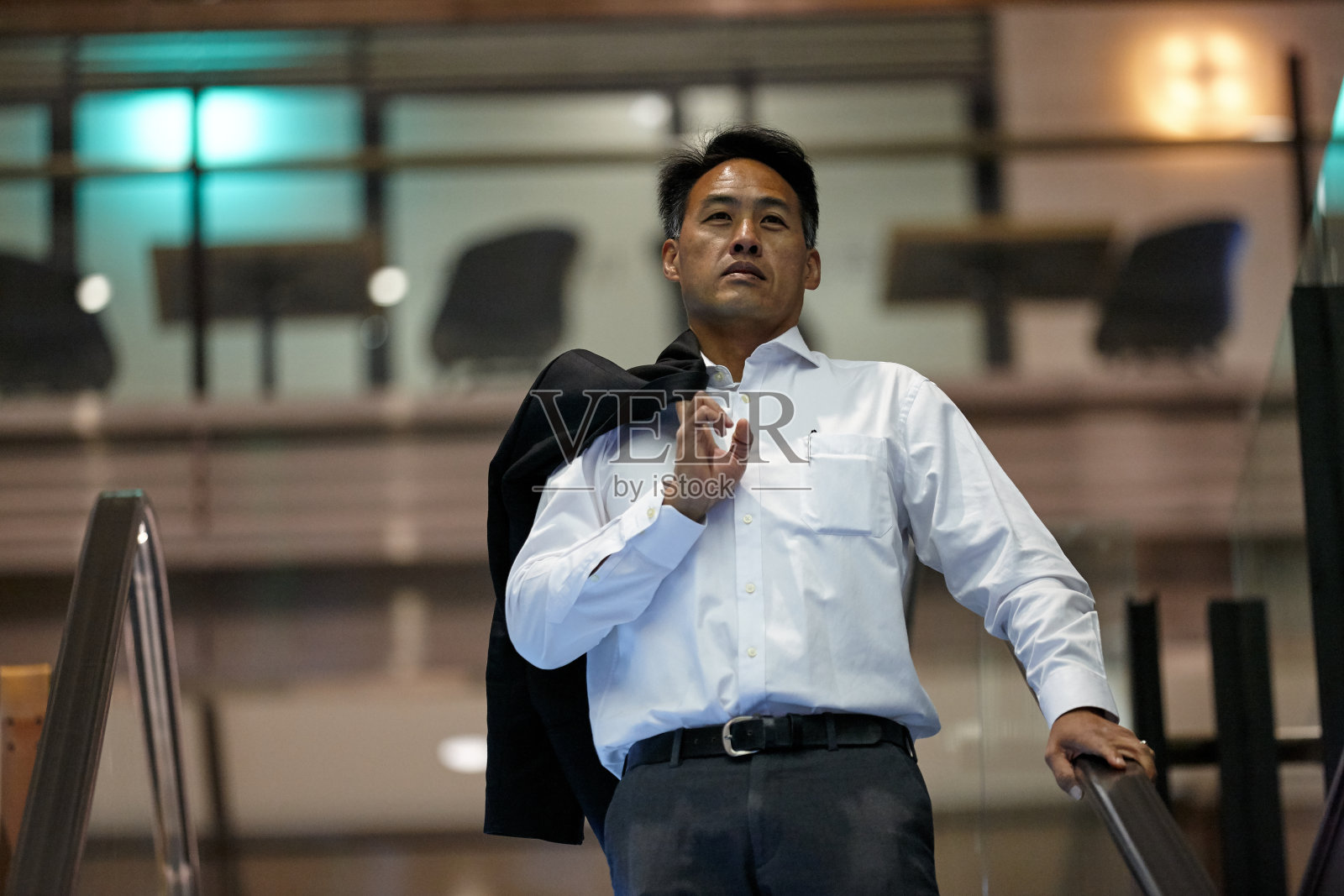 澳洲商人乘坐扶梯照片摄影图片