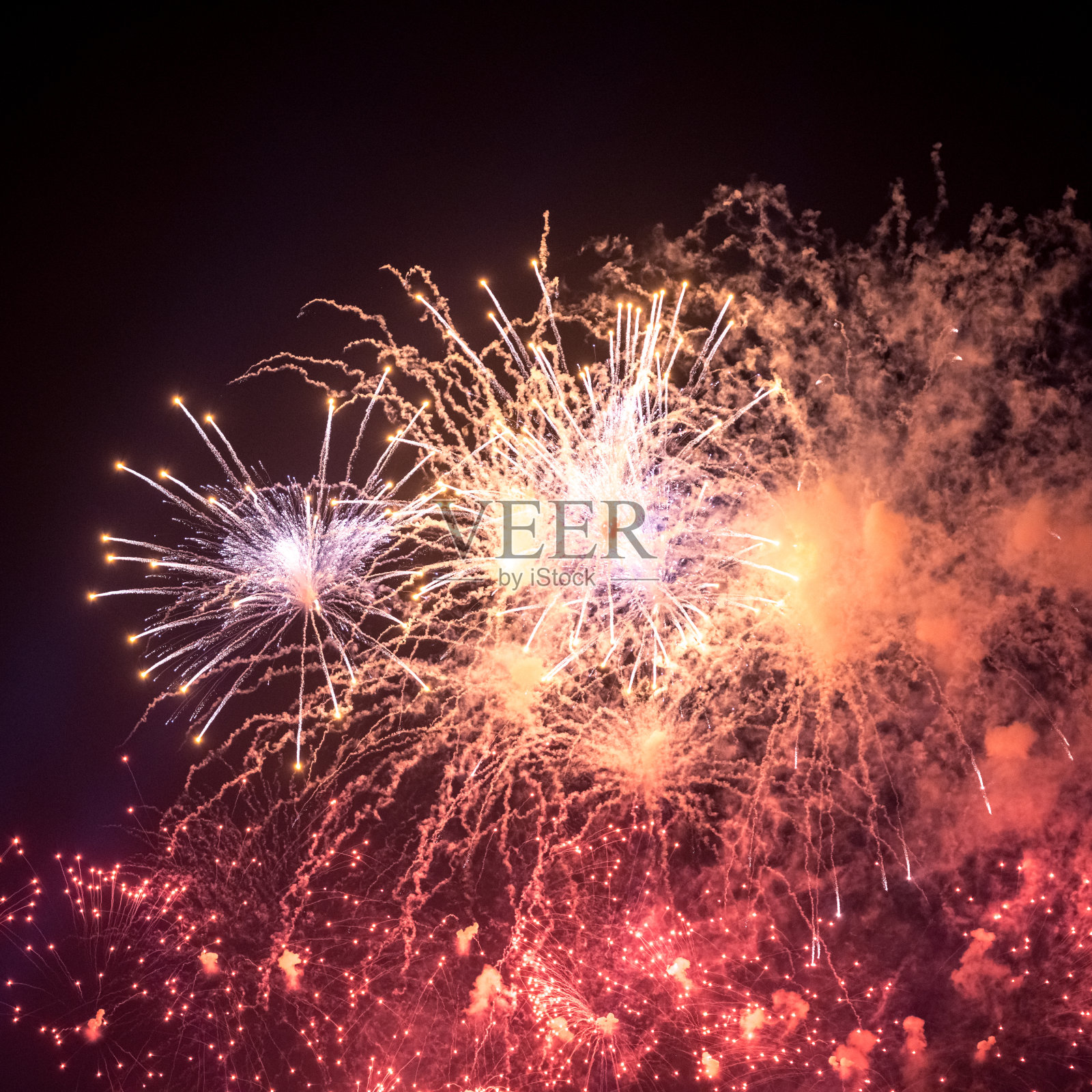 夜空下的烟火照片摄影图片