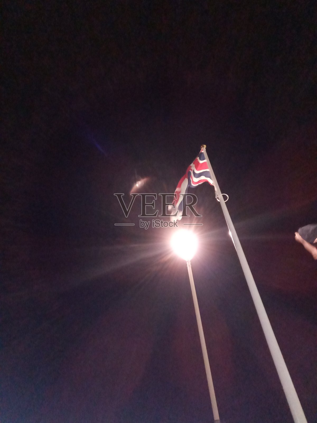 英国国旗在夜晚与路灯2020年1月照片摄影图片