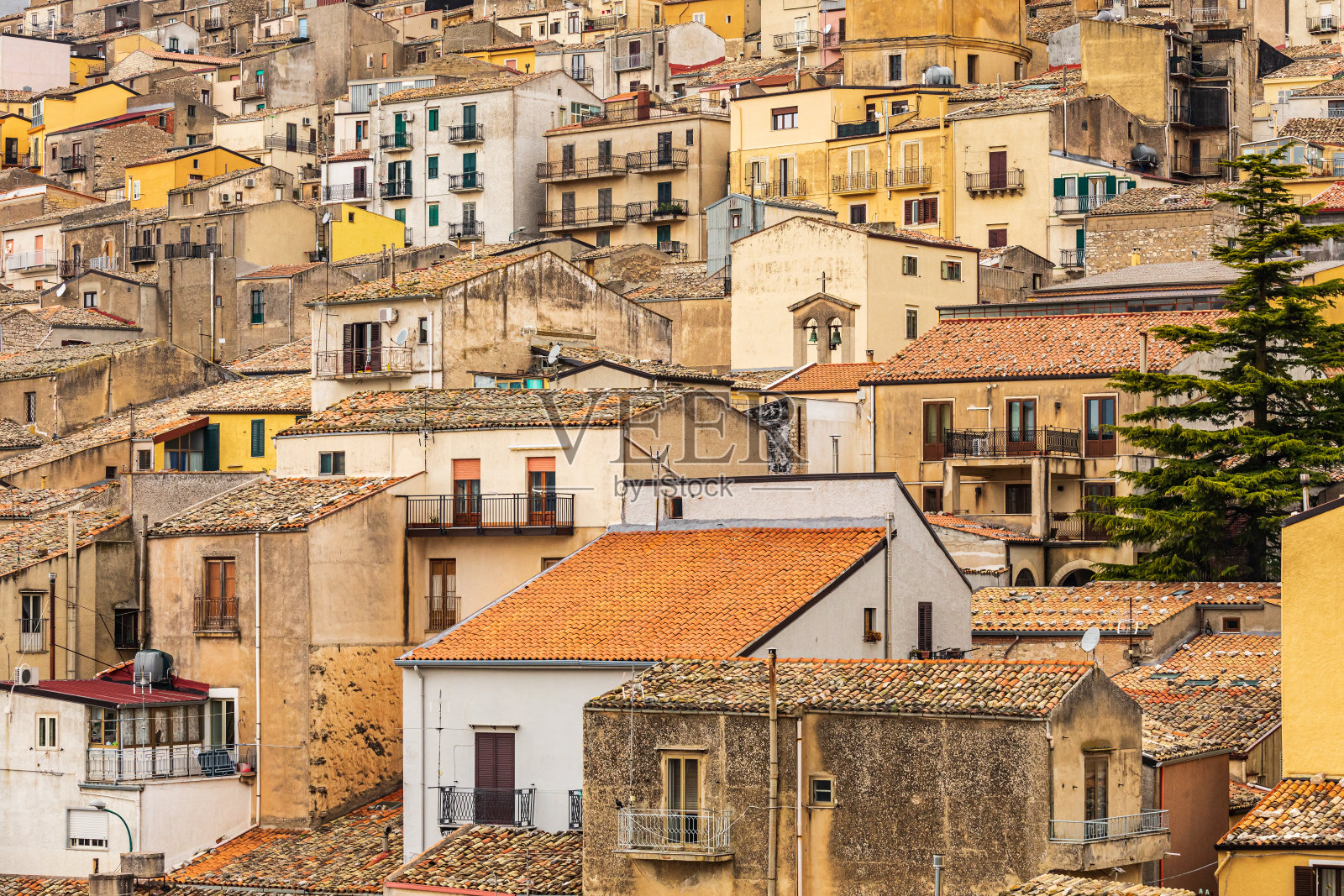 古老的山城普里齐的房屋和建筑。照片摄影图片