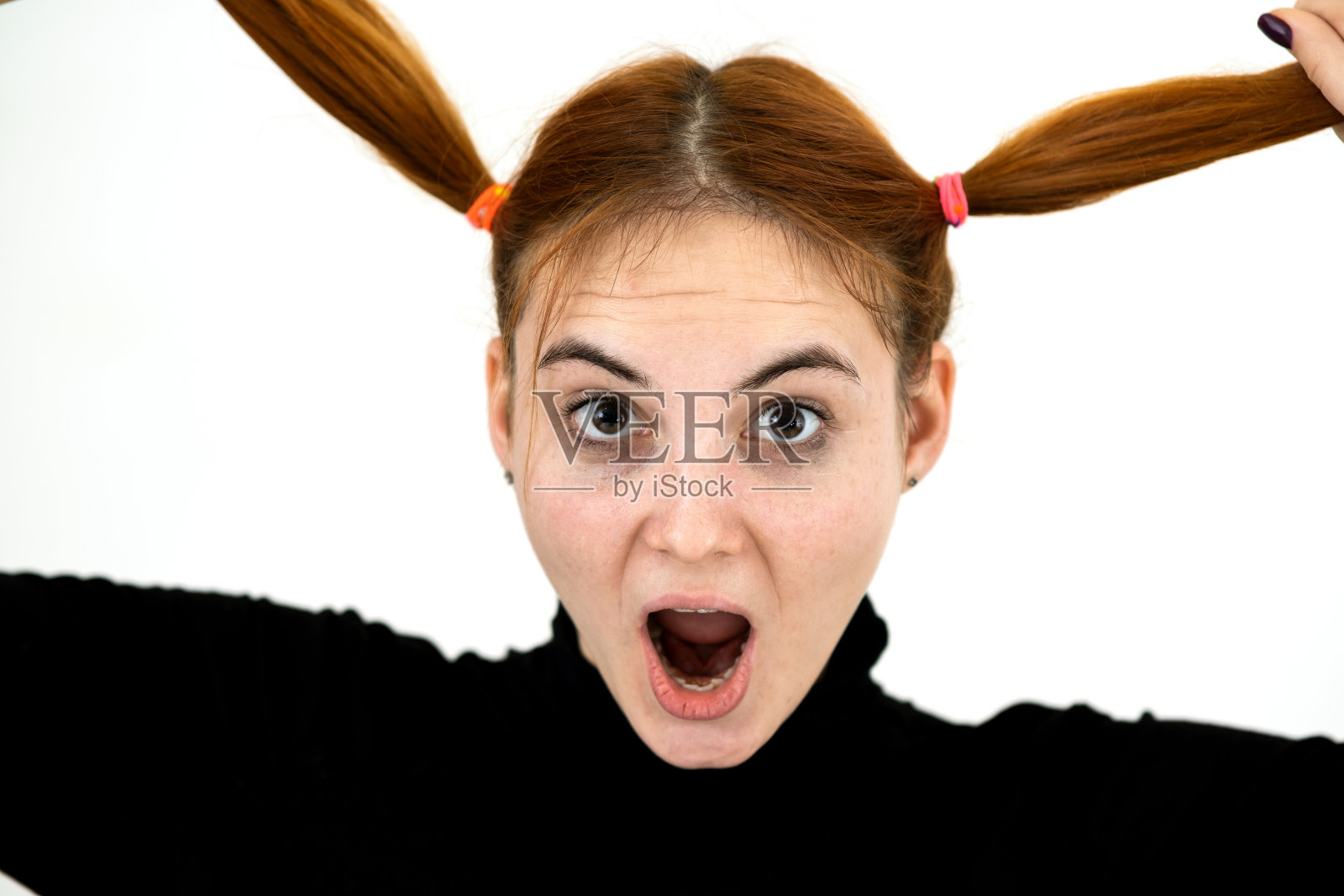 漂亮的红发少女特写照片摄影图片